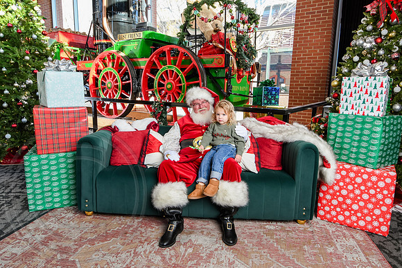 RKPhoto-2025-TheCharlestonSanta-Dec13-3068