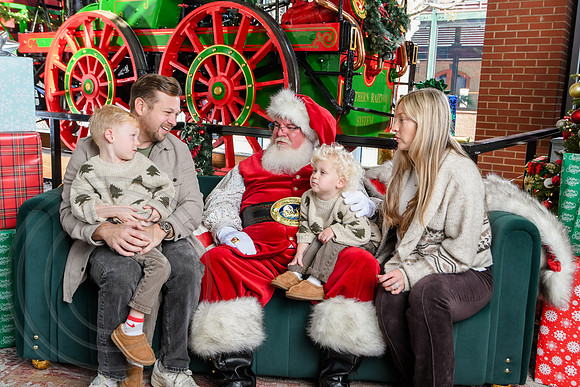 RKPhoto-2025-TheCharlestonSanta-Dec13-3082