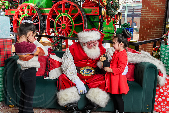 RKPhoto-2025-TheCharlestonSanta-Dec13-3090