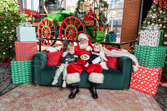 RKPhoto-2025-TheCharlestonSanta-Dec13-3097