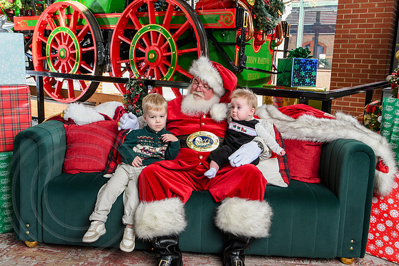 RKPhoto-2025-TheCharlestonSanta-Dec13-3098