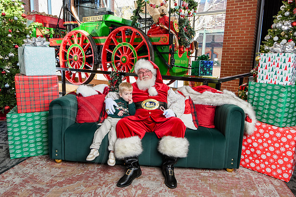 RKPhoto-2025-TheCharlestonSanta-Dec13-3099