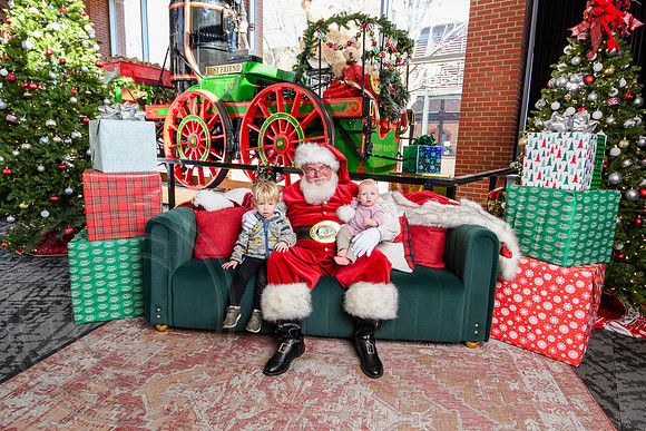 RKPhoto-2025-TheCharlestonSanta-Dec13-3100