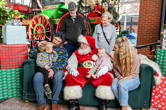 RKPhoto-2025-TheCharlestonSanta-Dec13-3105