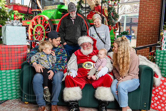 RKPhoto-2025-TheCharlestonSanta-Dec13-3106