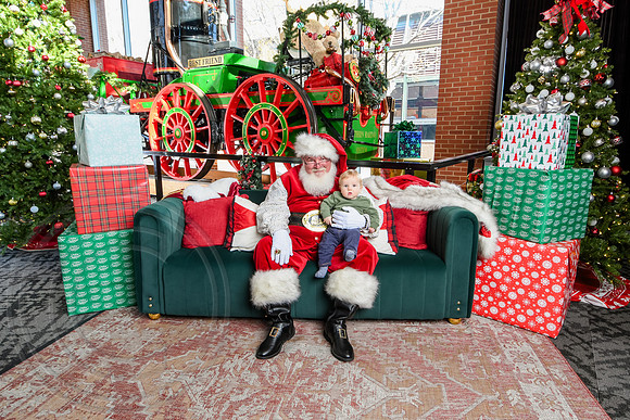 RKPhoto-2025-TheCharlestonSanta-Dec13-3107