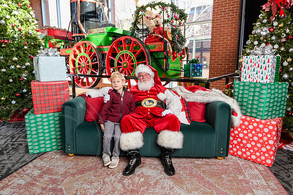 RKPhoto-2025-TheCharlestonSanta-Dec13-3111
