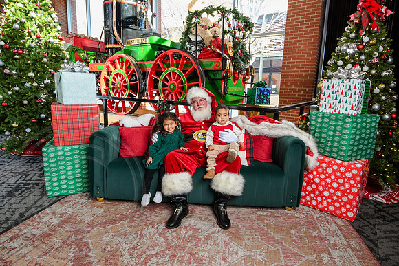 RKPhoto-2025-TheCharlestonSanta-Dec13-3114