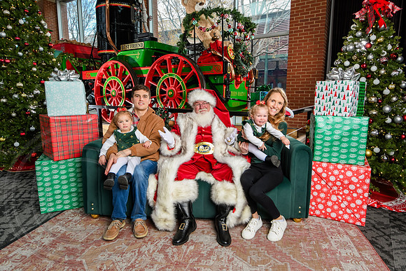 RKPhoto-2025-TheCharlestonSanta-Dec14-3620