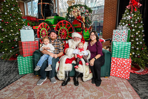 RKPhoto-2025-TheCharlestonSanta-Dec14-3616