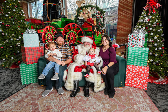 RKPhoto-2025-TheCharlestonSanta-Dec14-3617