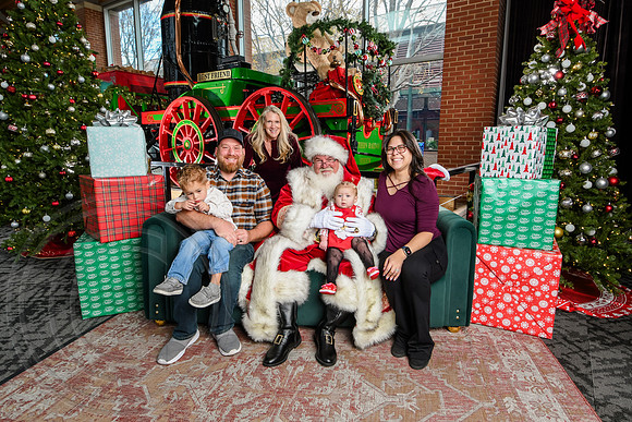 RKPhoto-2025-TheCharlestonSanta-Dec14-3618
