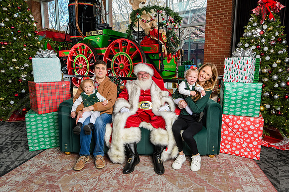 RKPhoto-2025-TheCharlestonSanta-Dec14-3621