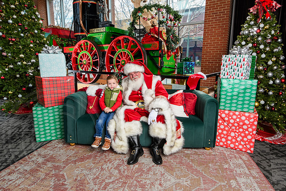 RKPhoto-2025-TheCharlestonSanta-Dec14-3624