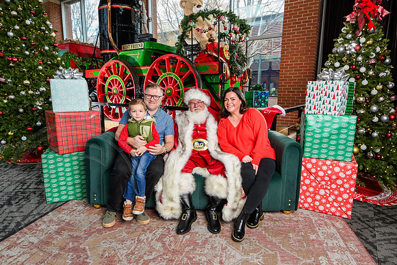 RKPhoto-2025-TheCharlestonSanta-Dec14-3625