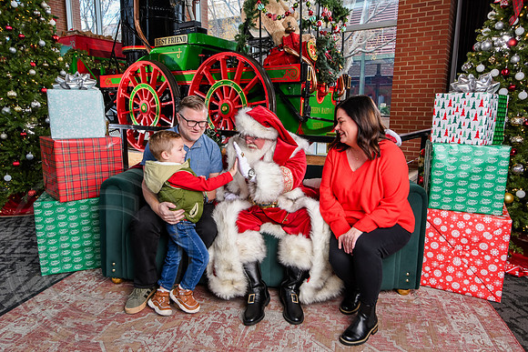 RKPhoto-2025-TheCharlestonSanta-Dec14-3628