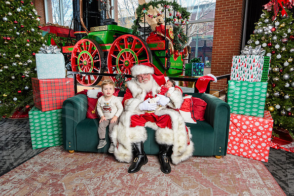 RKPhoto-2025-TheCharlestonSanta-Dec14-3632