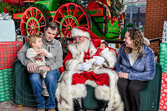 RKPhoto-2025-TheCharlestonSanta-Dec14-3637
