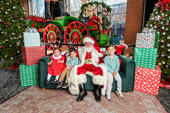 RKPhoto-2025-TheCharlestonSanta-Dec14-3638