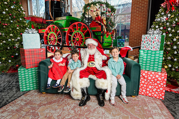 RKPhoto-2025-TheCharlestonSanta-Dec14-3639