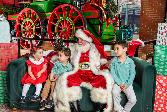 RKPhoto-2025-TheCharlestonSanta-Dec14-3644