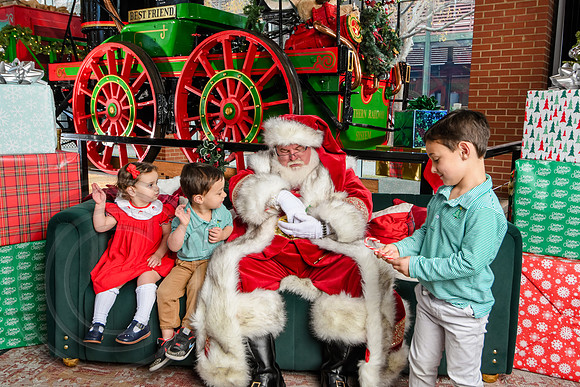 RKPhoto-2025-TheCharlestonSanta-Dec14-3645