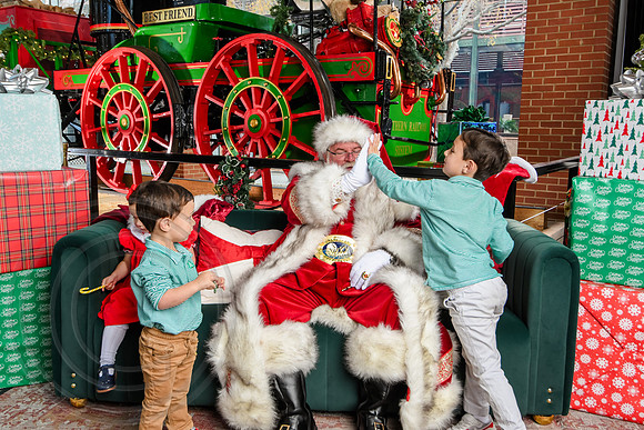 RKPhoto-2025-TheCharlestonSanta-Dec14-3647