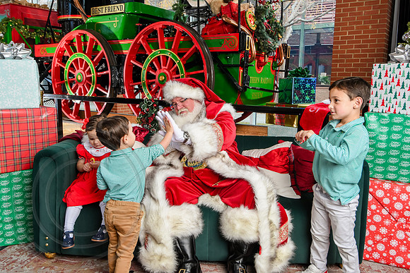 RKPhoto-2025-TheCharlestonSanta-Dec14-3648