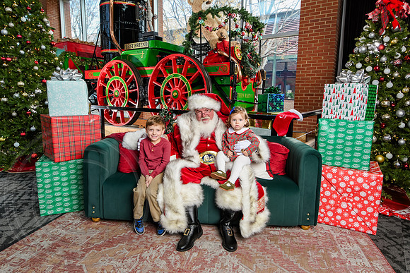 RKPhoto-2025-TheCharlestonSanta-Dec14-3649