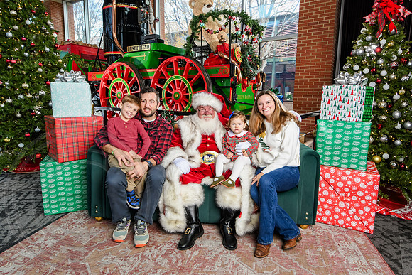 RKPhoto-2025-TheCharlestonSanta-Dec14-3651