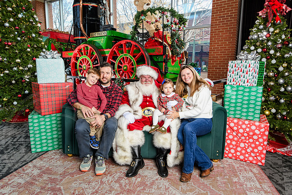 RKPhoto-2025-TheCharlestonSanta-Dec14-3652