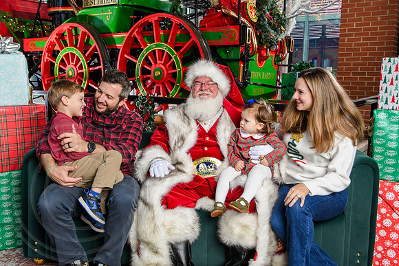RKPhoto-2025-TheCharlestonSanta-Dec14-3654