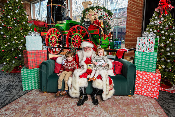 RKPhoto-2025-TheCharlestonSanta-Dec14-3657