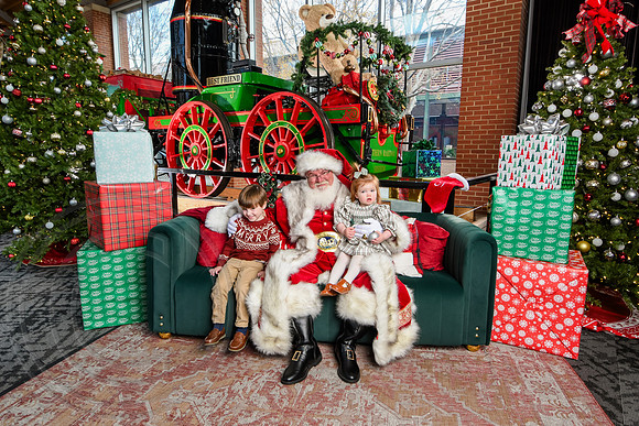 RKPhoto-2025-TheCharlestonSanta-Dec14-3658