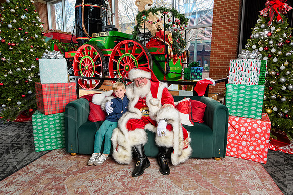 RKPhoto-2025-TheCharlestonSanta-Dec14-3663