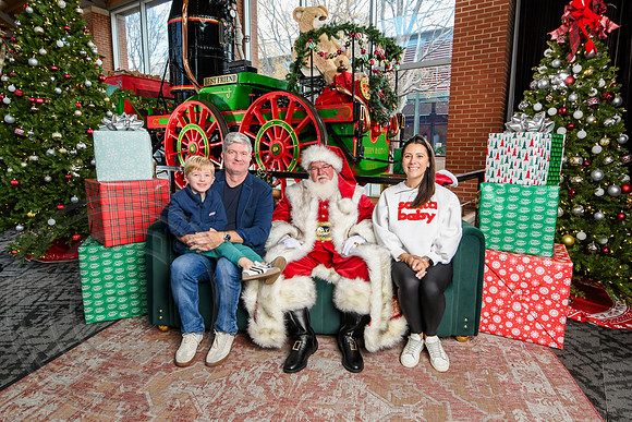RKPhoto-2025-TheCharlestonSanta-Dec14-3664