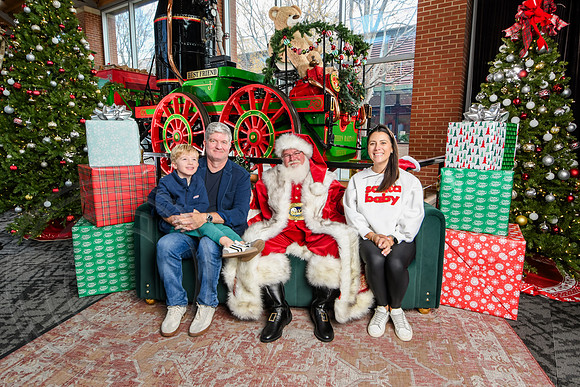 RKPhoto-2025-TheCharlestonSanta-Dec14-3665