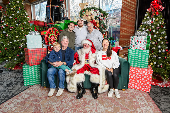 RKPhoto-2025-TheCharlestonSanta-Dec14-3666
