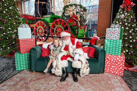 RKPhoto-2025-TheCharlestonSanta-Dec14-3669