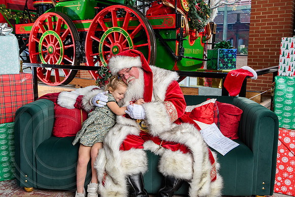 RKPhoto-2025-TheCharlestonSanta-Dec14-3673