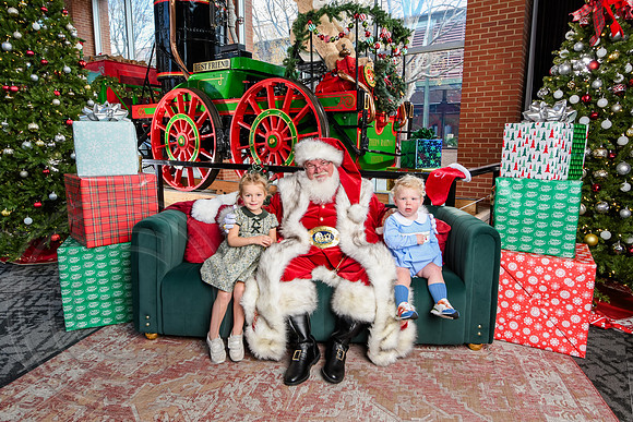RKPhoto-2025-TheCharlestonSanta-Dec14-3674