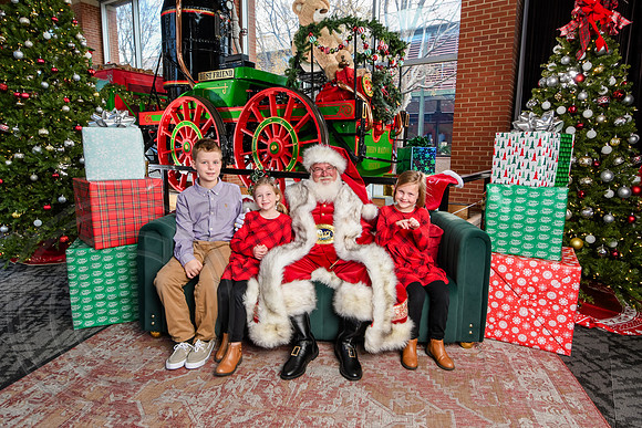 RKPhoto-2025-TheCharlestonSanta-Dec14-3676