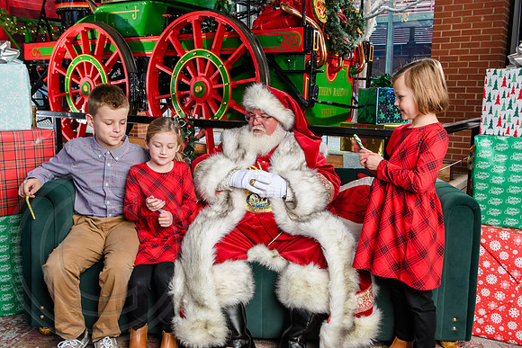 RKPhoto-2025-TheCharlestonSanta-Dec14-3677