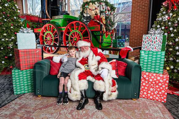 RKPhoto-2025-TheCharlestonSanta-Dec14-3679