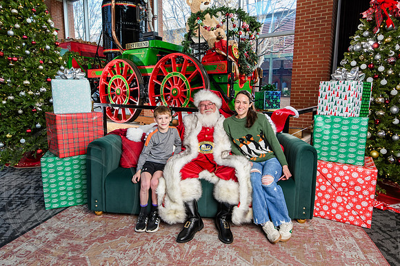 RKPhoto-2025-TheCharlestonSanta-Dec14-3680