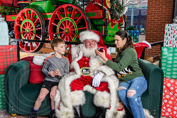 RKPhoto-2025-TheCharlestonSanta-Dec14-3683