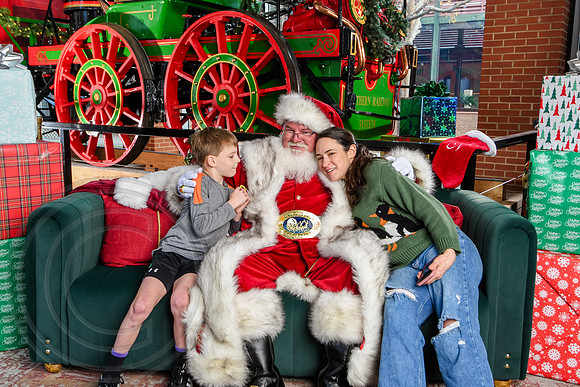 RKPhoto-2025-TheCharlestonSanta-Dec14-3684