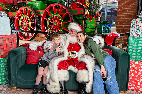 RKPhoto-2025-TheCharlestonSanta-Dec14-3685