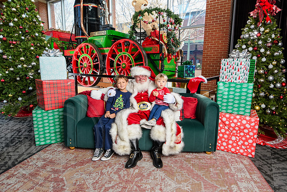 RKPhoto-2025-TheCharlestonSanta-Dec14-3686
