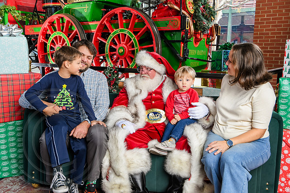 RKPhoto-2025-TheCharlestonSanta-Dec14-3689